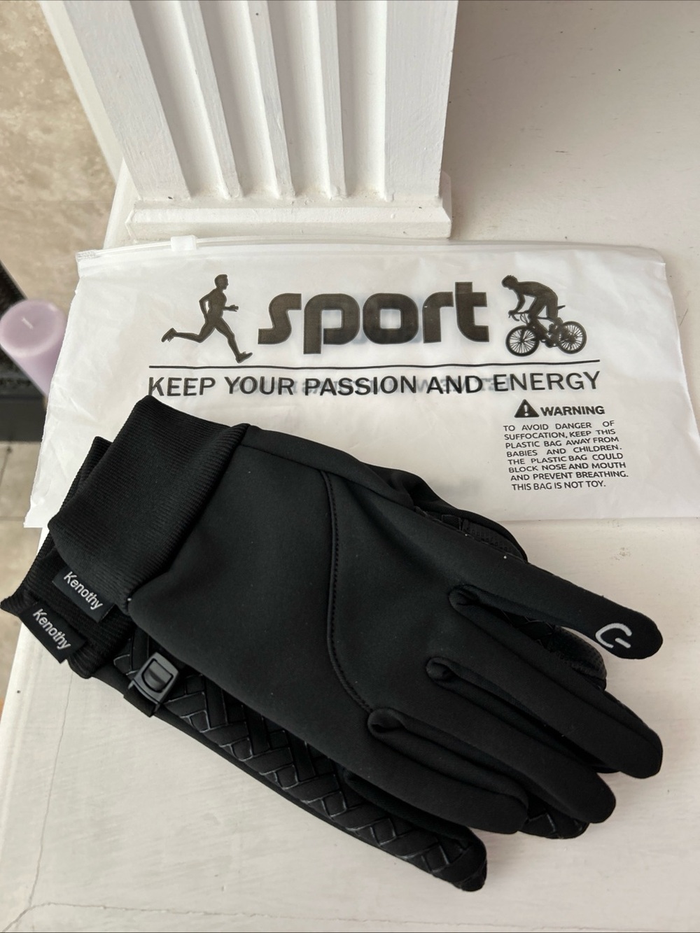 Kenothy Women’s Athletic Gloves Black, Size Medium